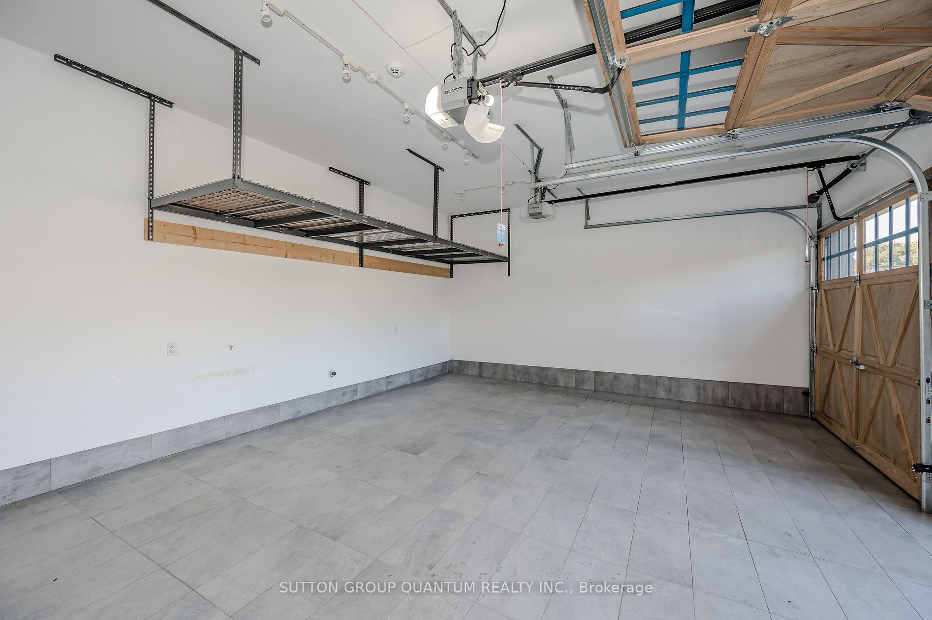 1207 Lakeshore Rd W