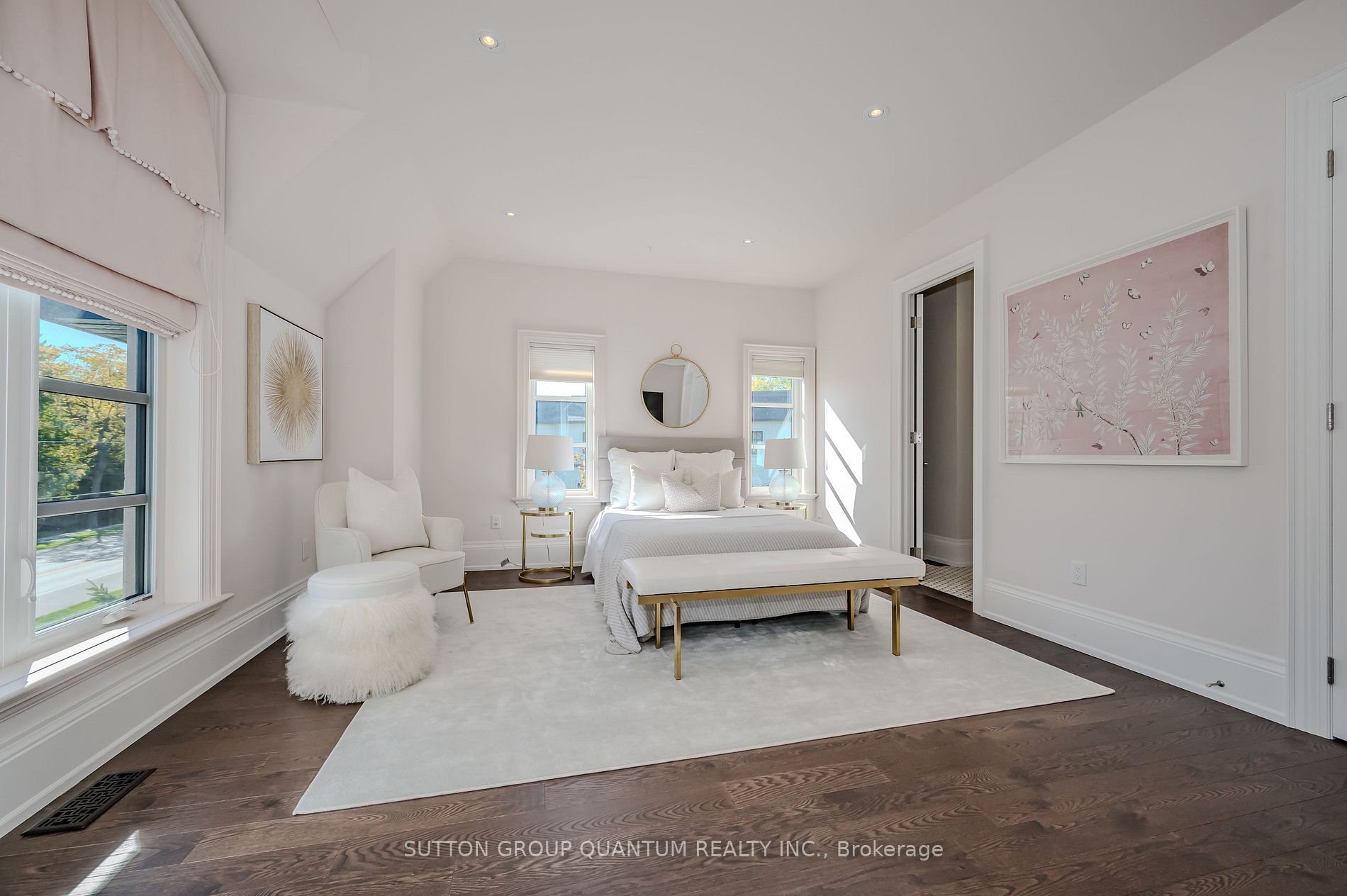 1207 Lakeshore Rd W