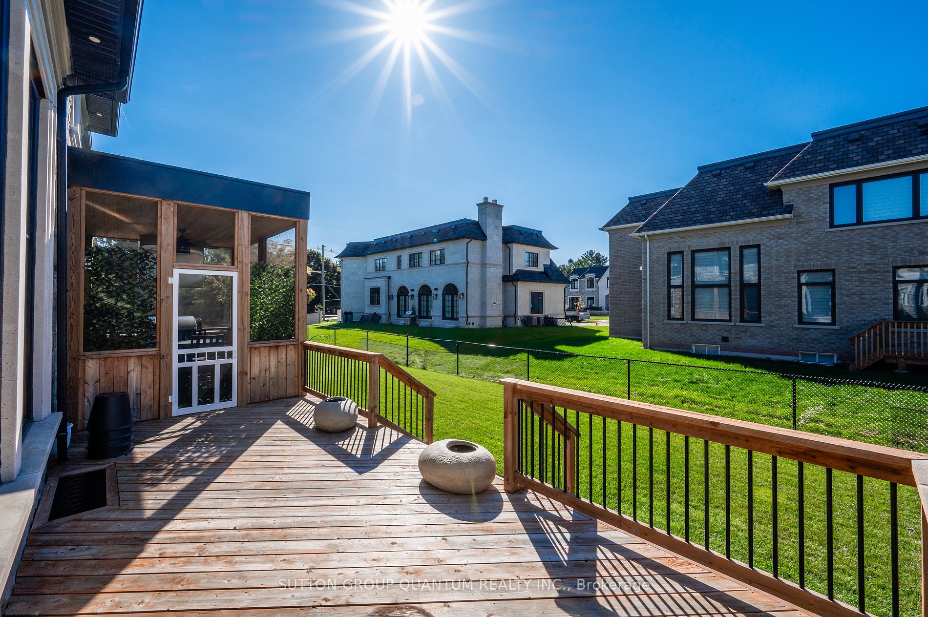 1207 Lakeshore Rd W