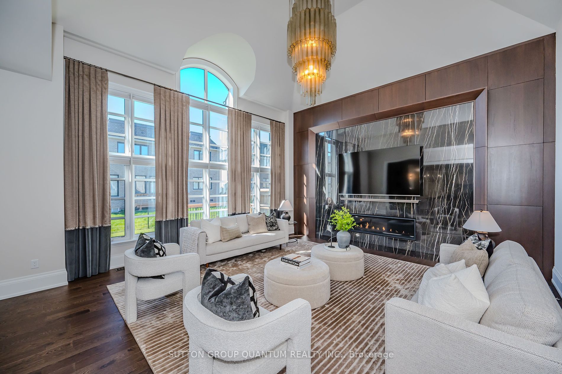 1207 Lakeshore Rd W