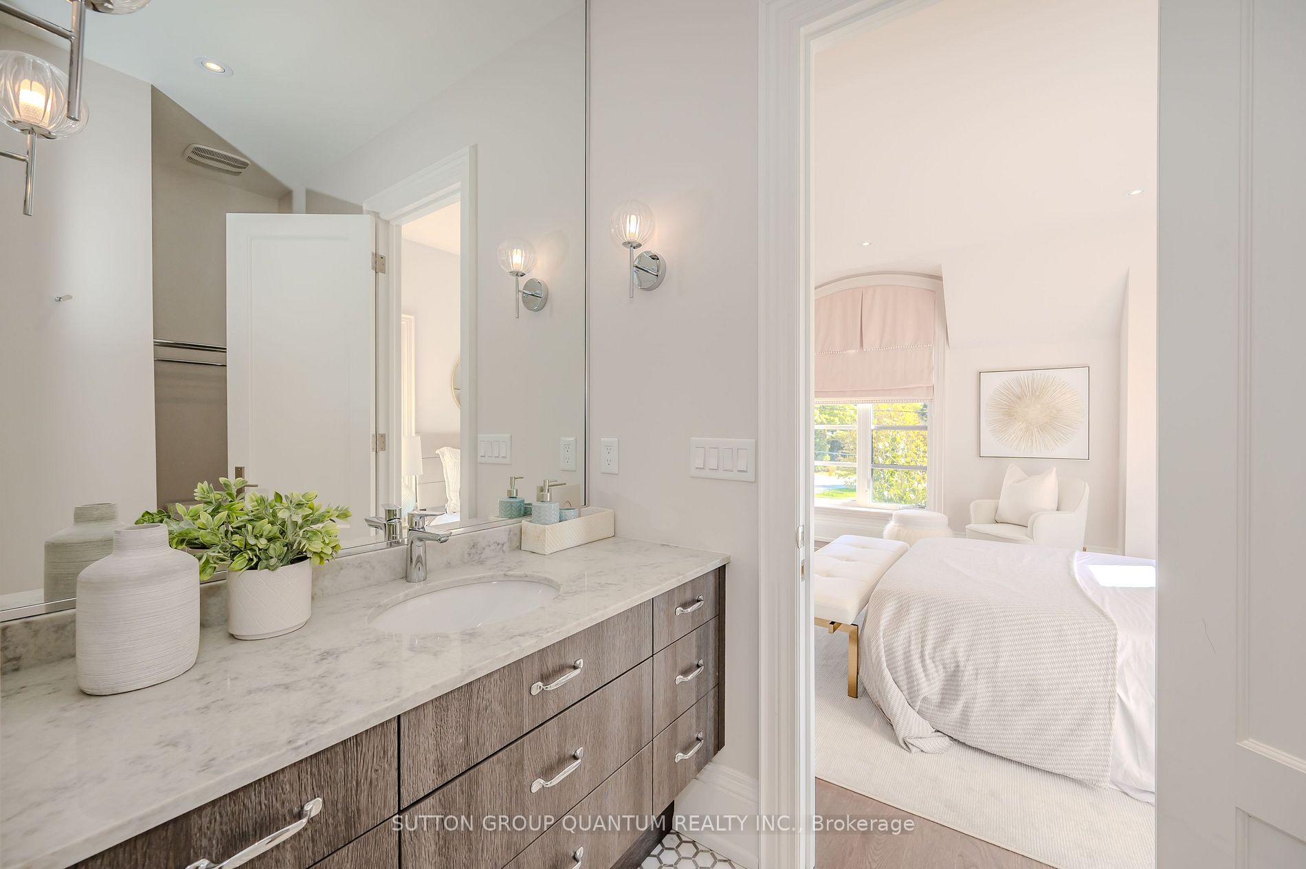 1207 Lakeshore Rd W