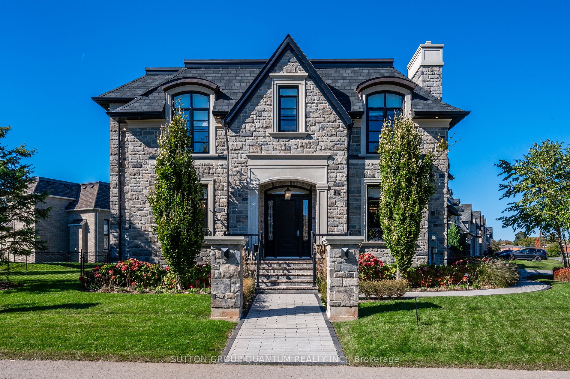 1207 Lakeshore Rd W