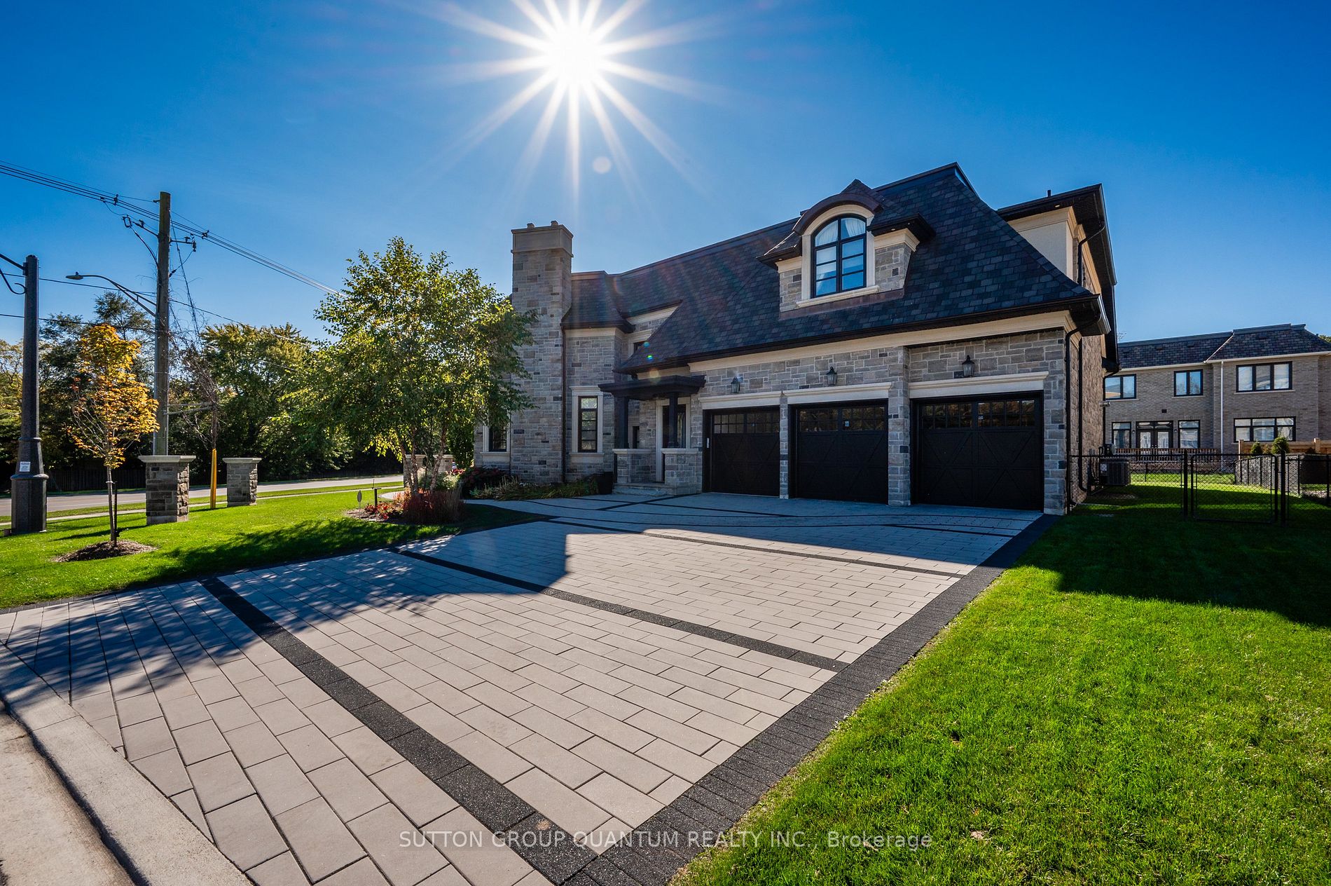 1207 Lakeshore Rd W