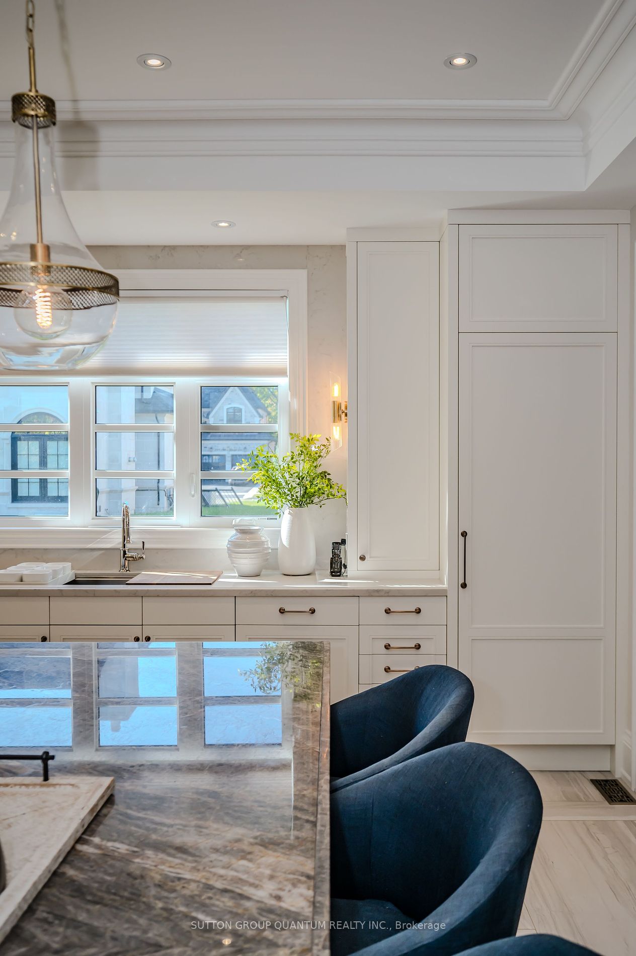 1207 Lakeshore Rd W