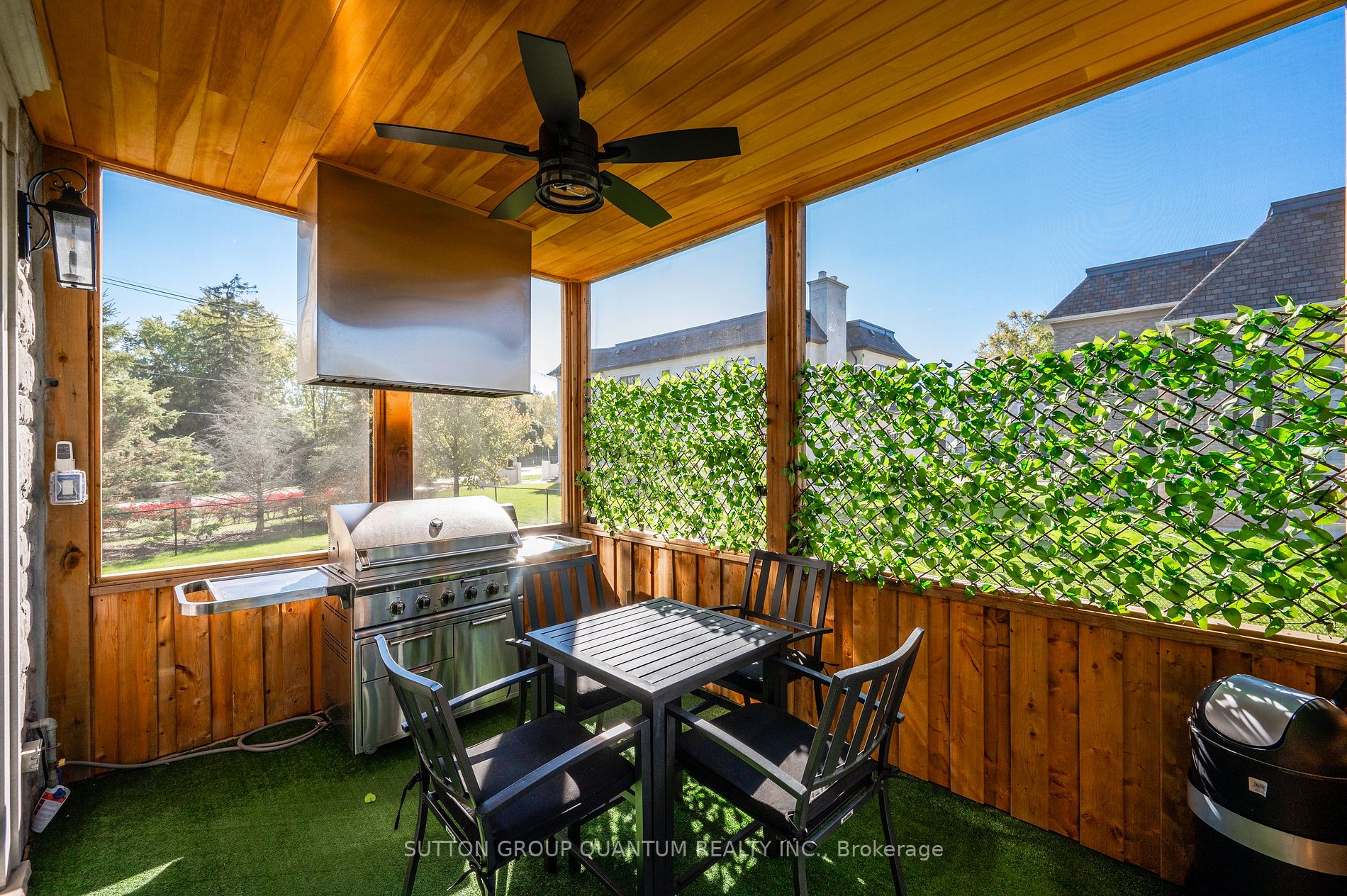 1207 Lakeshore Rd W
