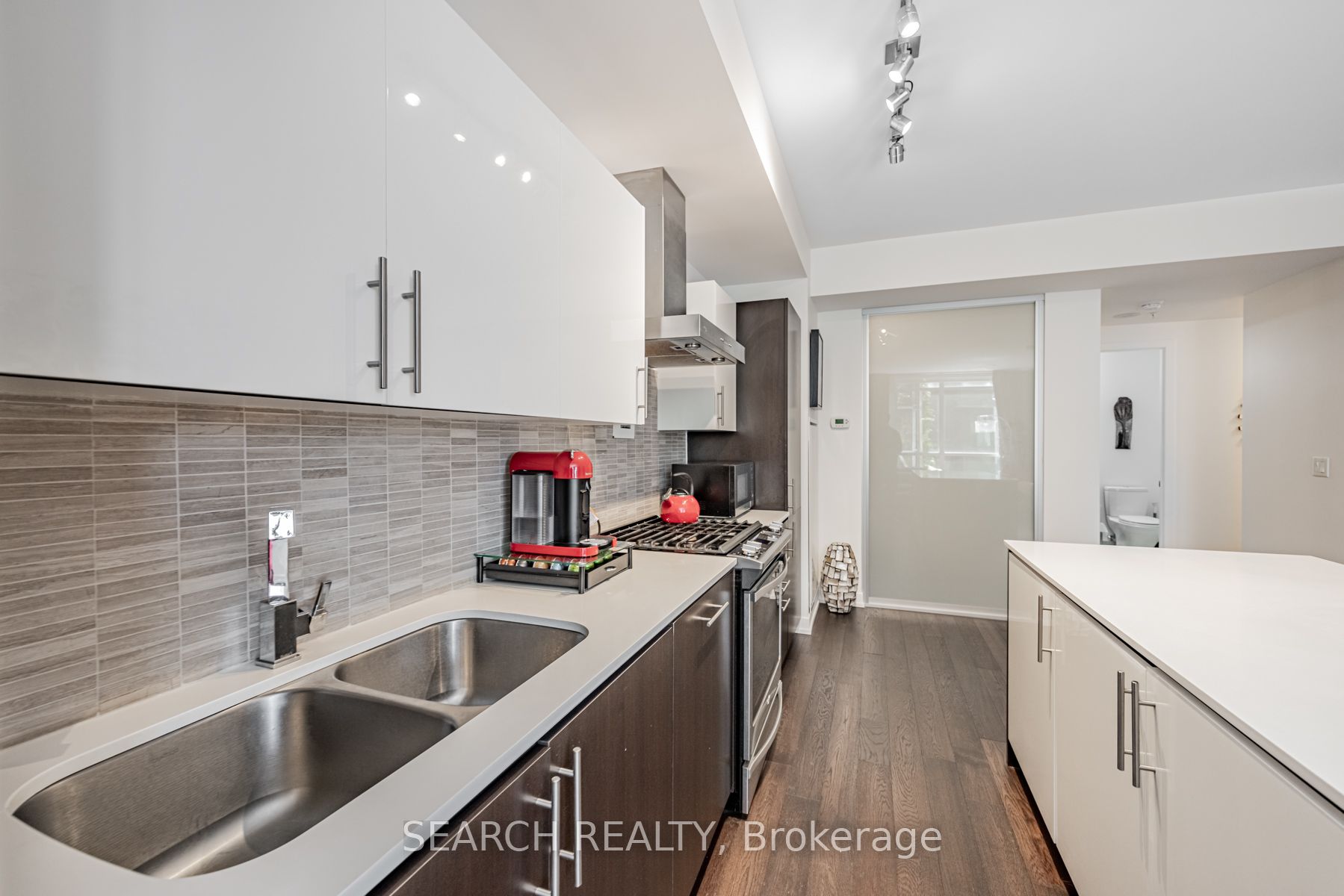36 Howard Park Ave, #303