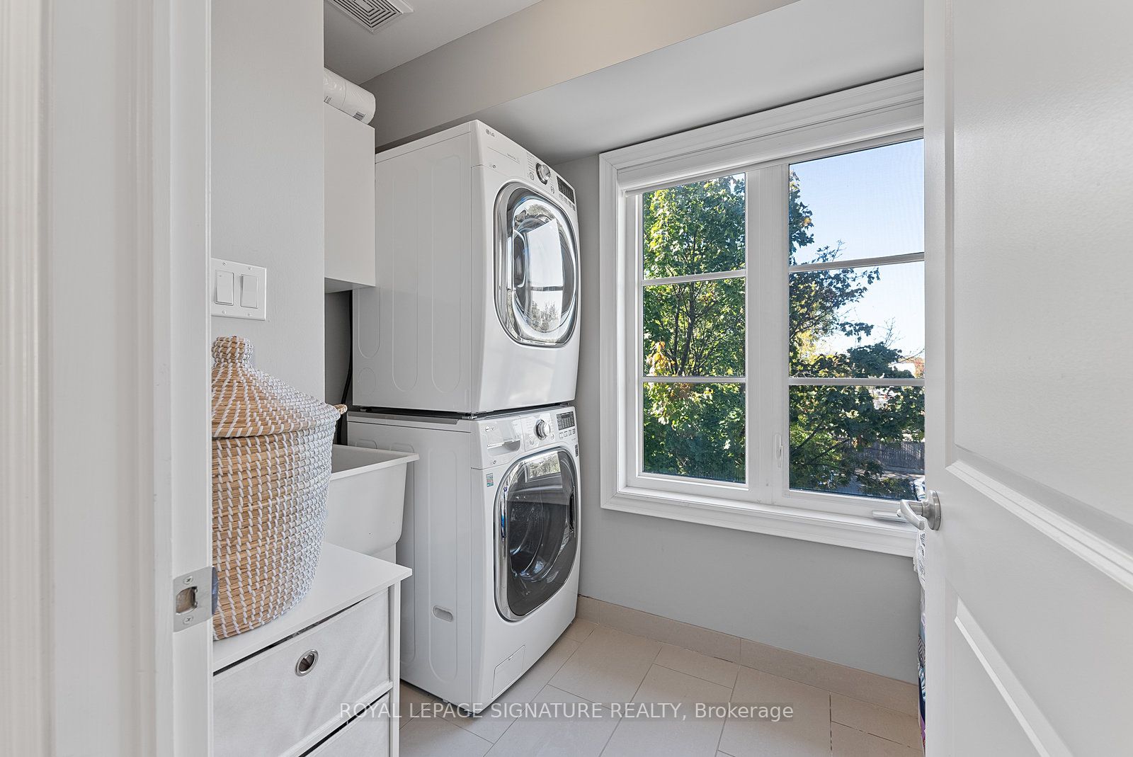 76 Lobo Mews