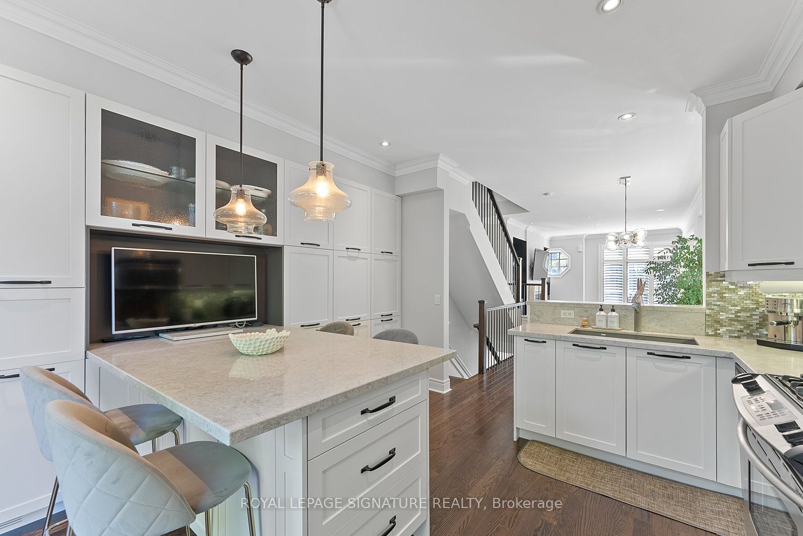76 Lobo Mews