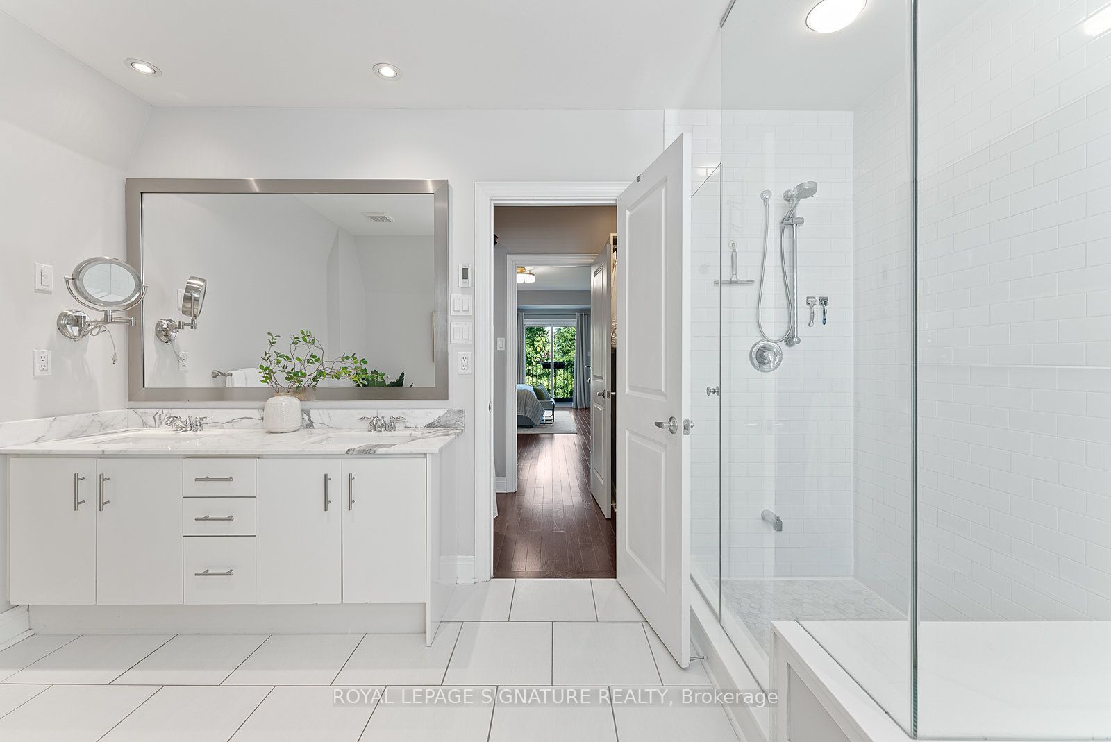 76 Lobo Mews