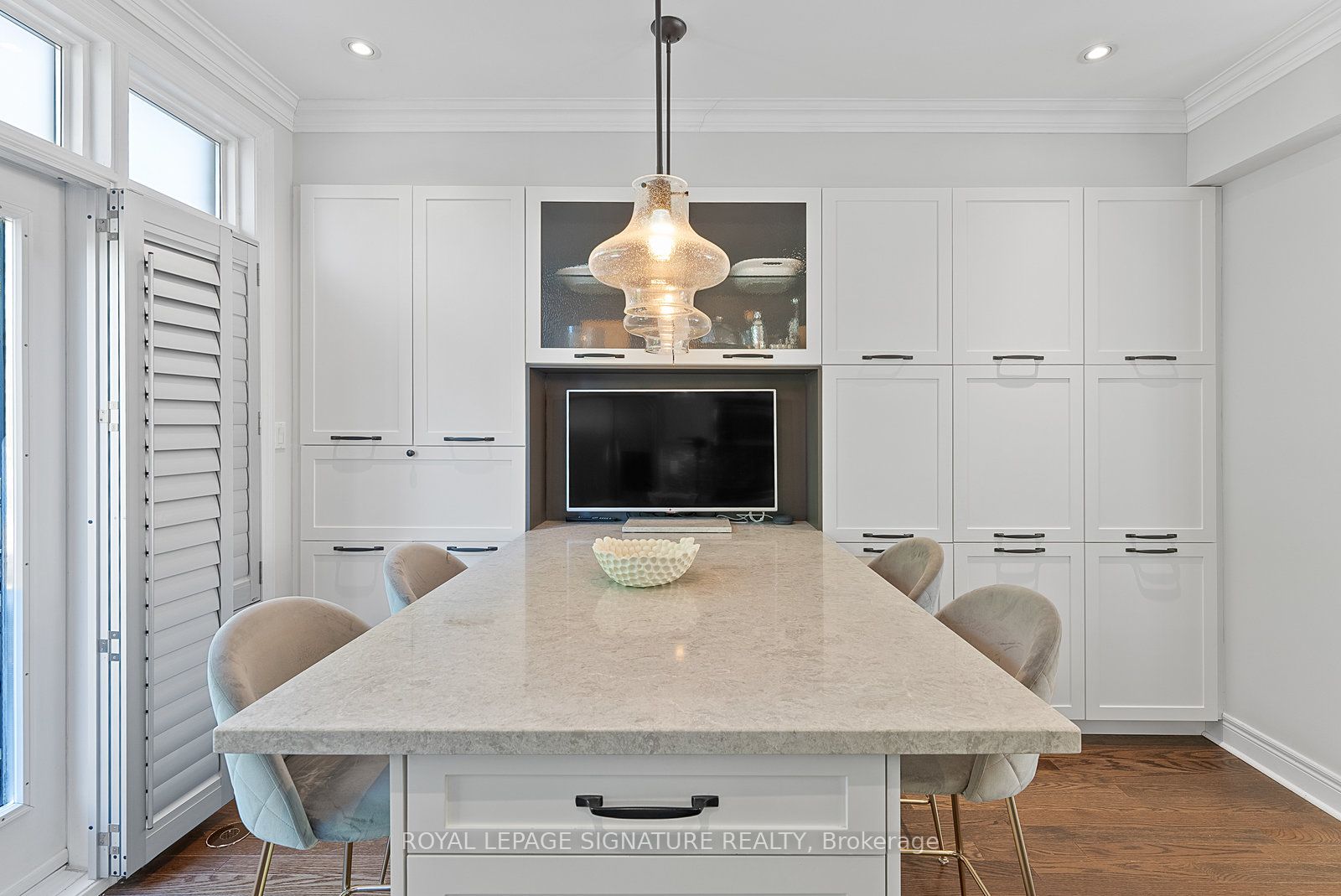 76 Lobo Mews