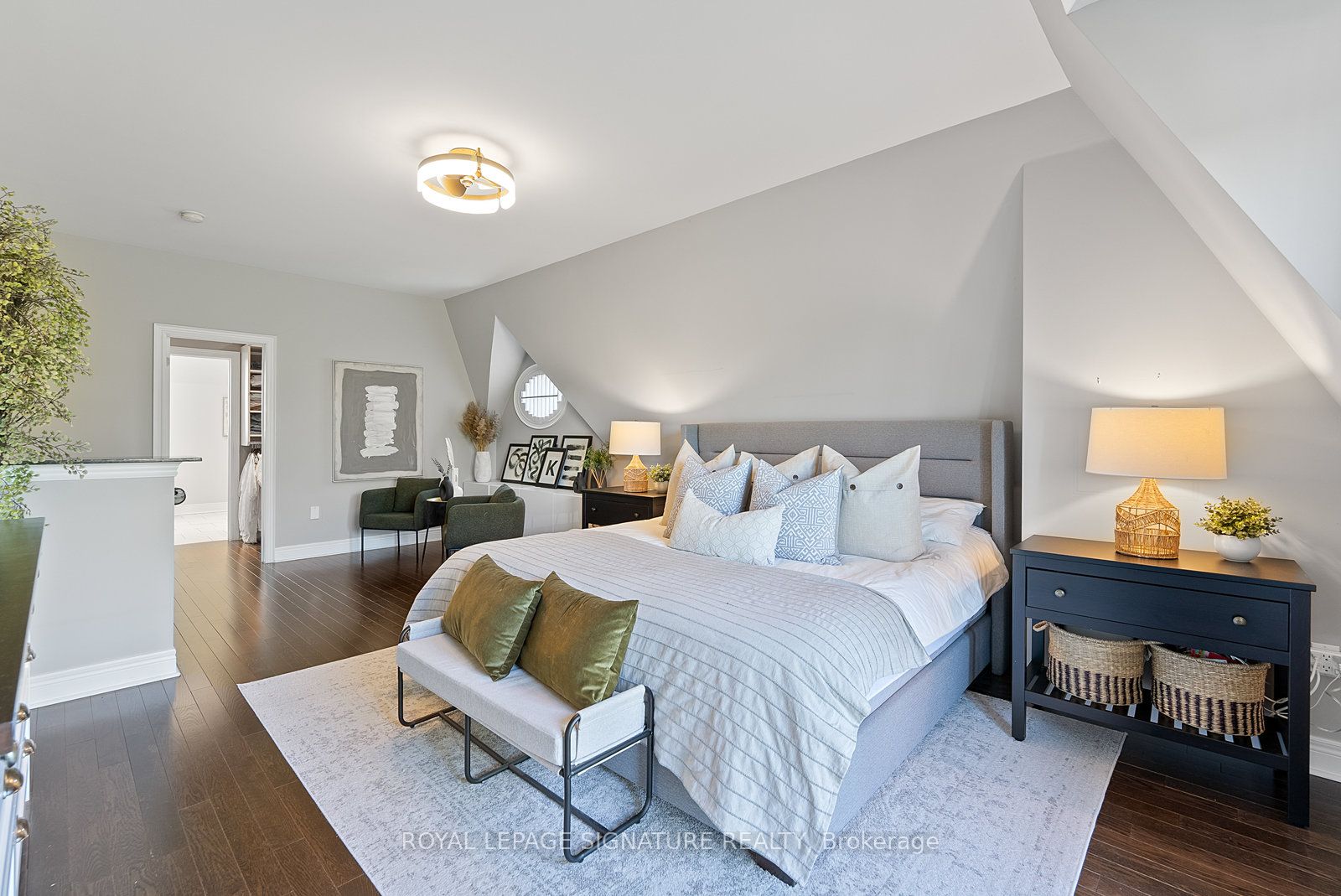 76 Lobo Mews