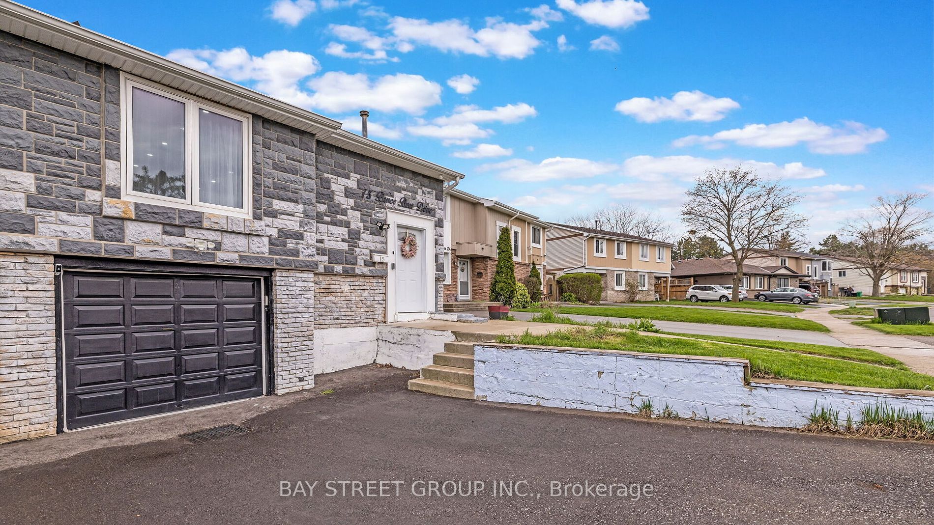 15 Bruce Beer Dr