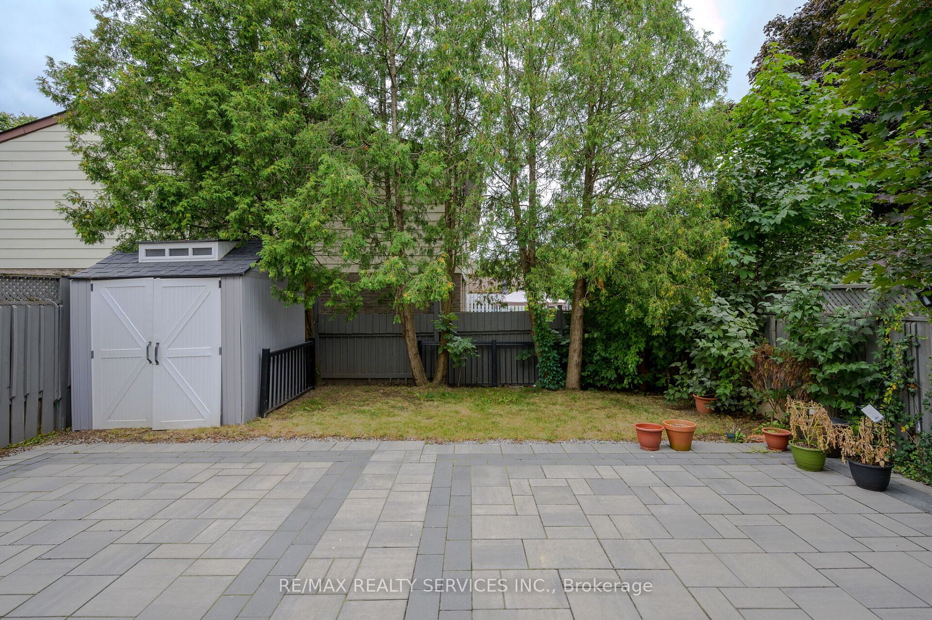 738 Briar Cres