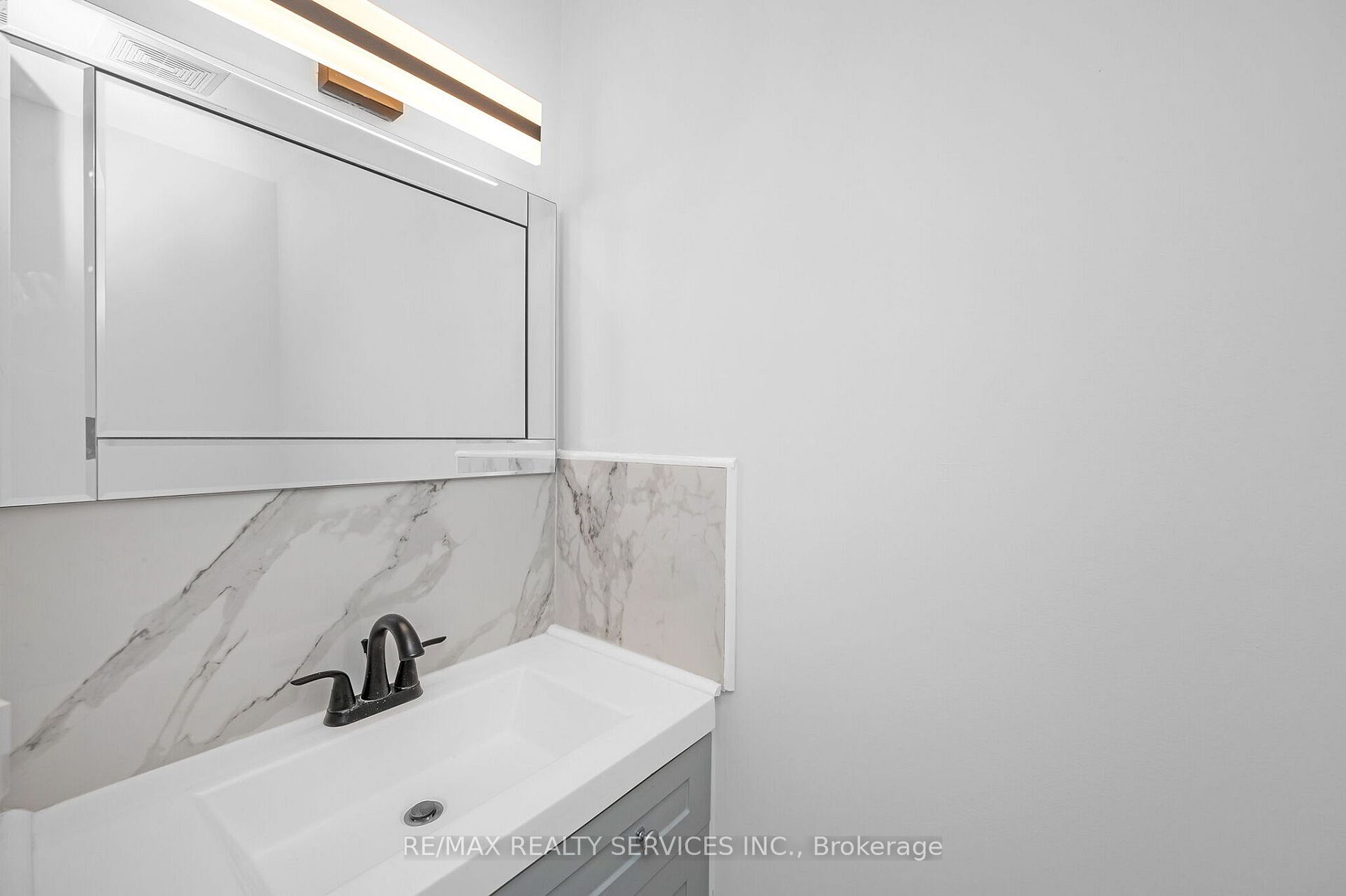 738 Briar Cres