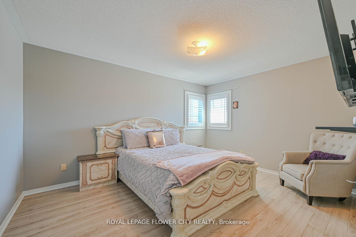 2 Black Hills Crt
