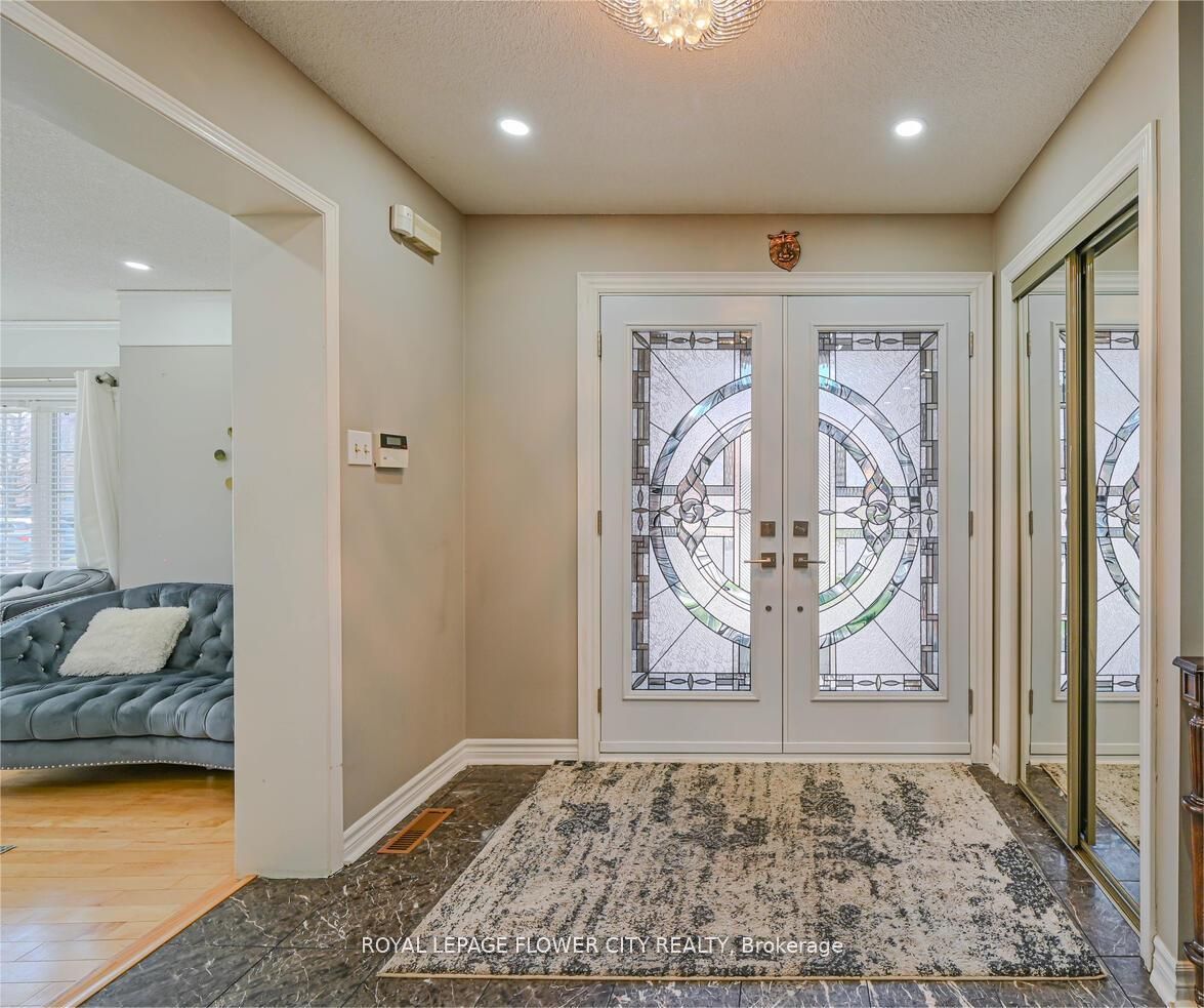 2 Black Hills Crt