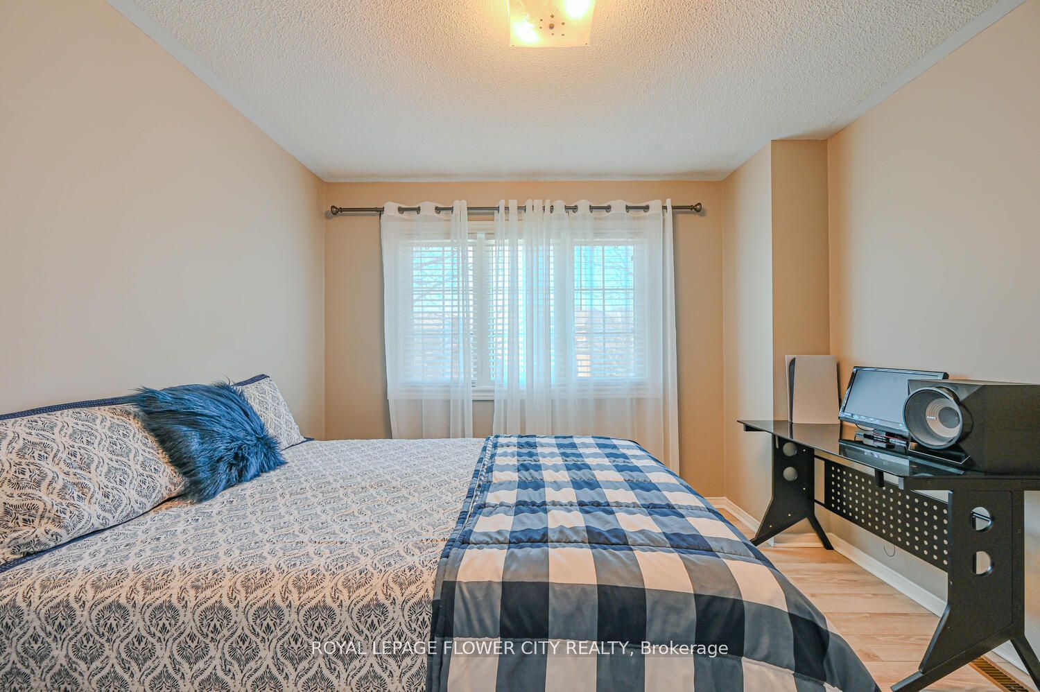 2 Black Hills Crt