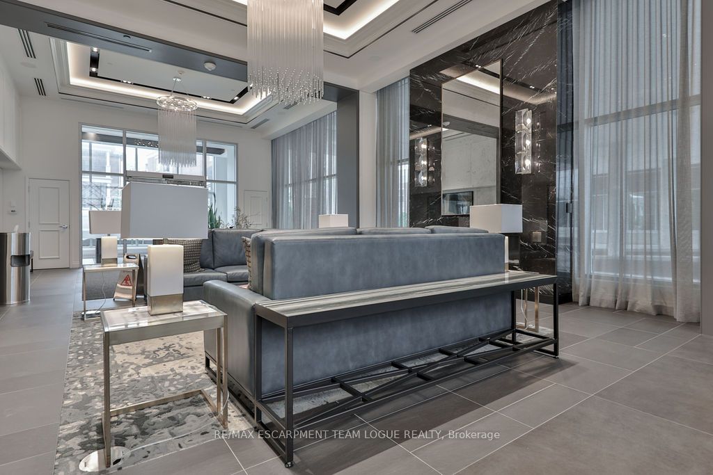 2333 TAUNTON Rd, #707