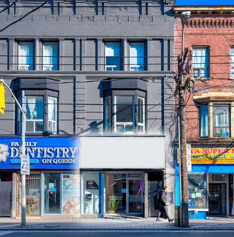 1476 Queen Street W
