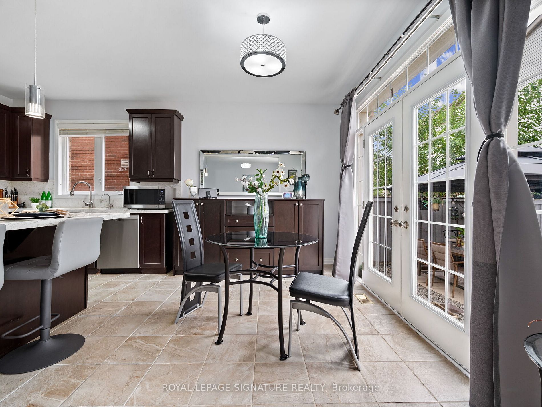 338 Trudeau Dr