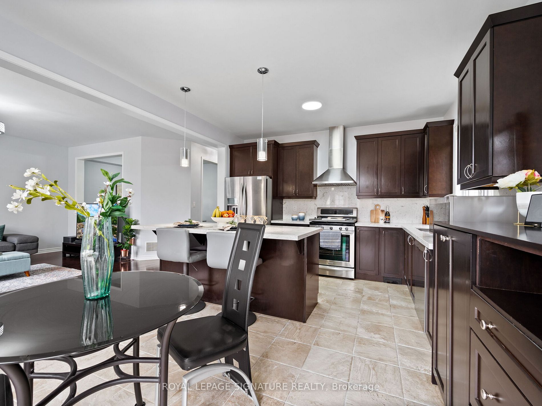 338 Trudeau Dr