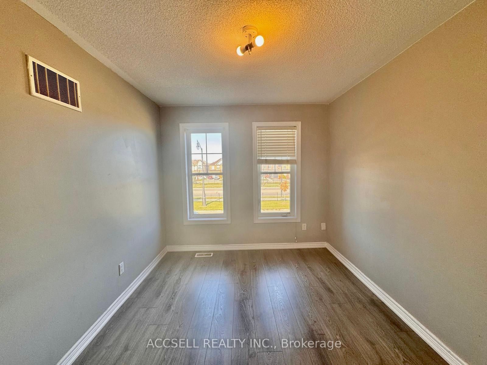 43 Banbridge Cres