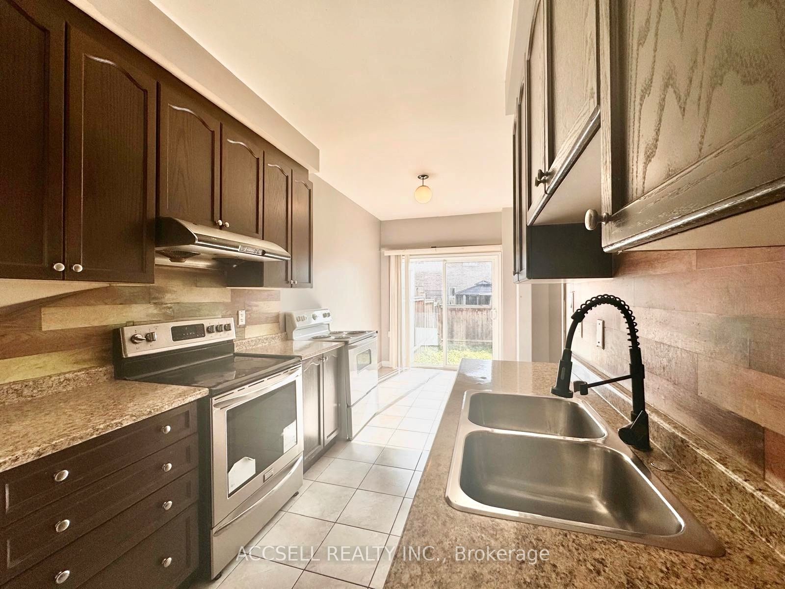43 Banbridge Cres