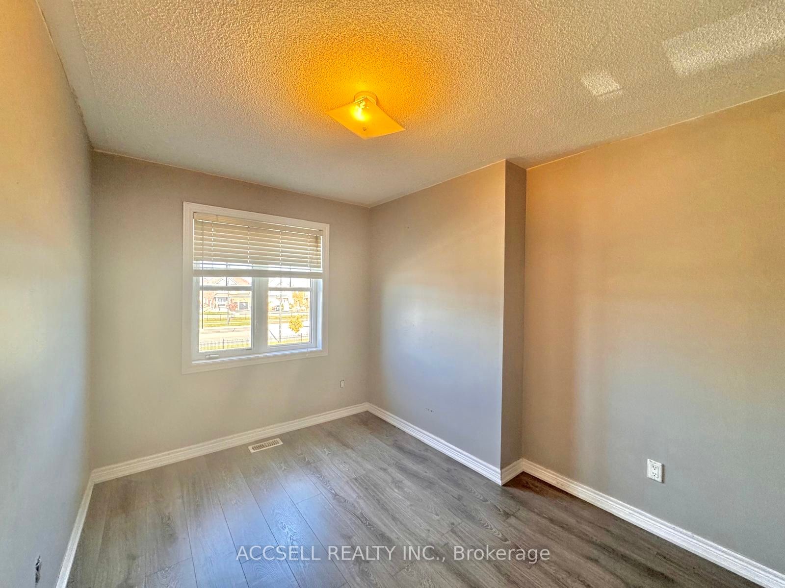 43 Banbridge Cres