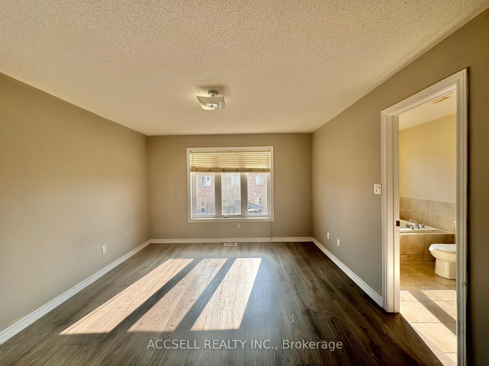 43 Banbridge Cres