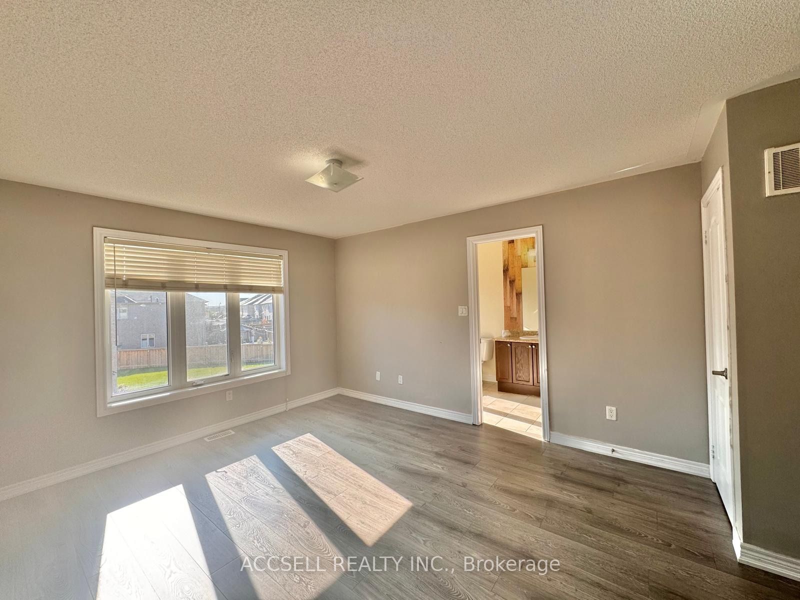 43 Banbridge Cres