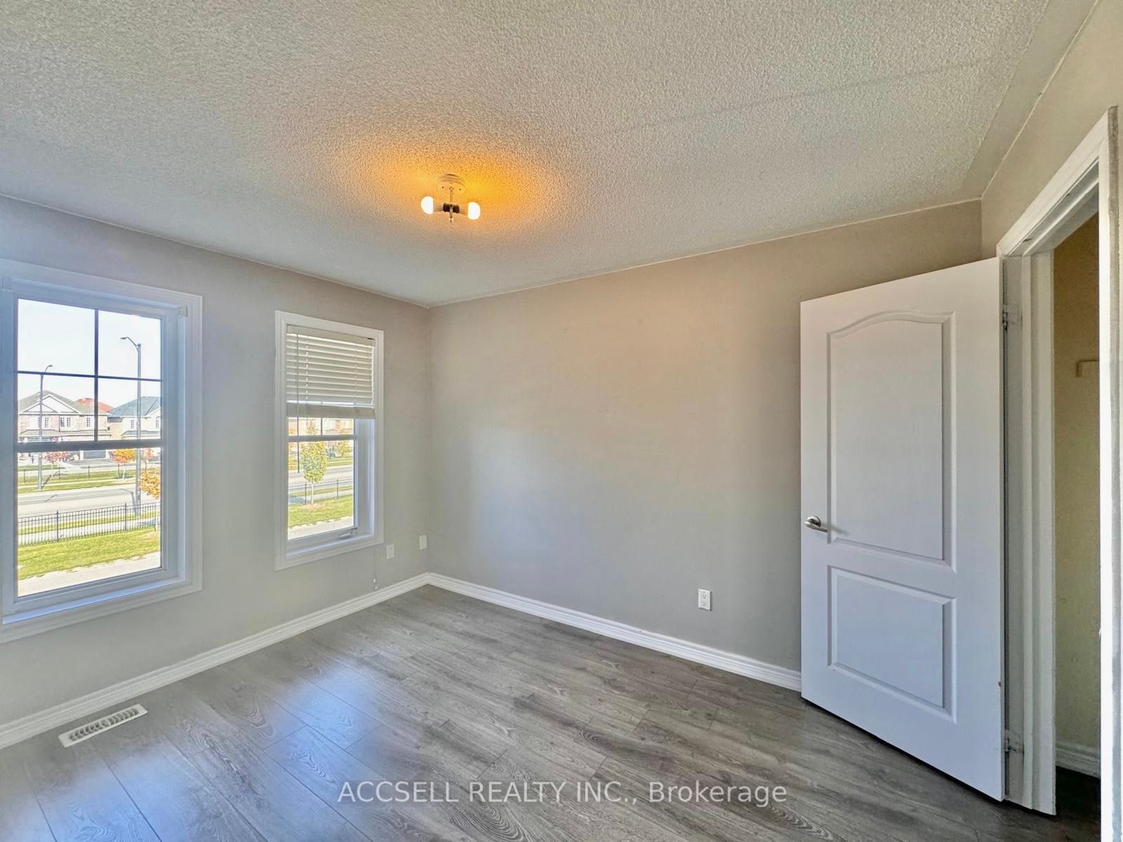 43 Banbridge Cres