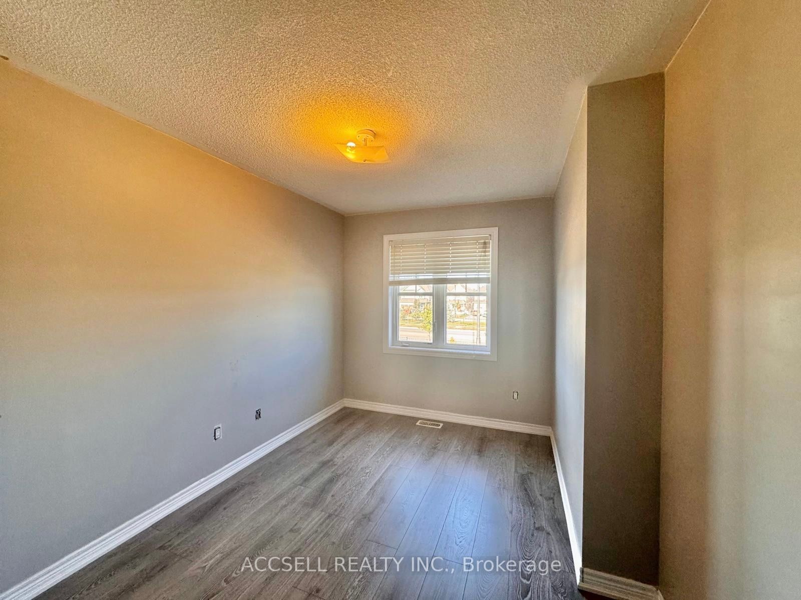 43 Banbridge Cres