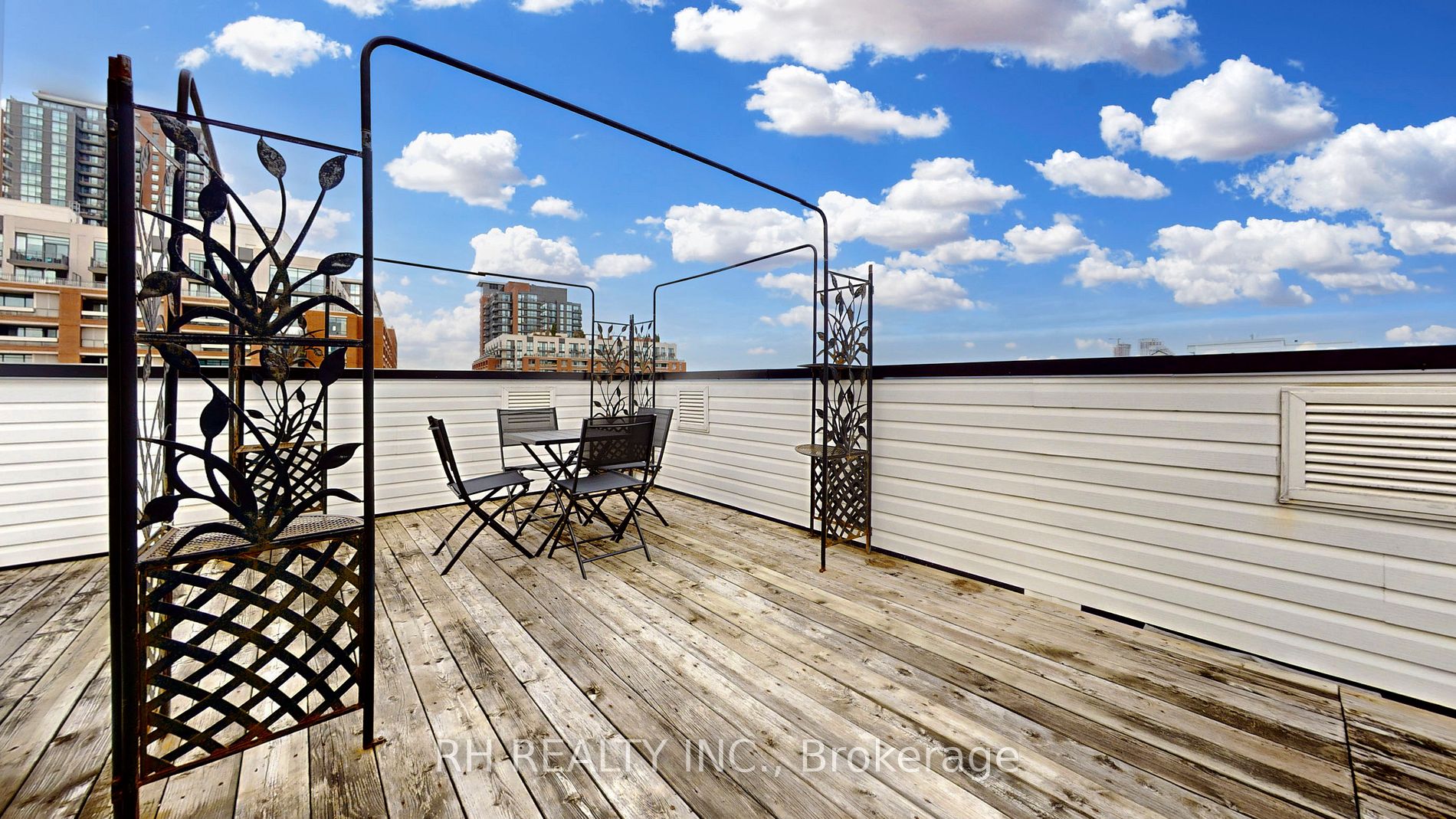 760 Lawrence Ave W, #90