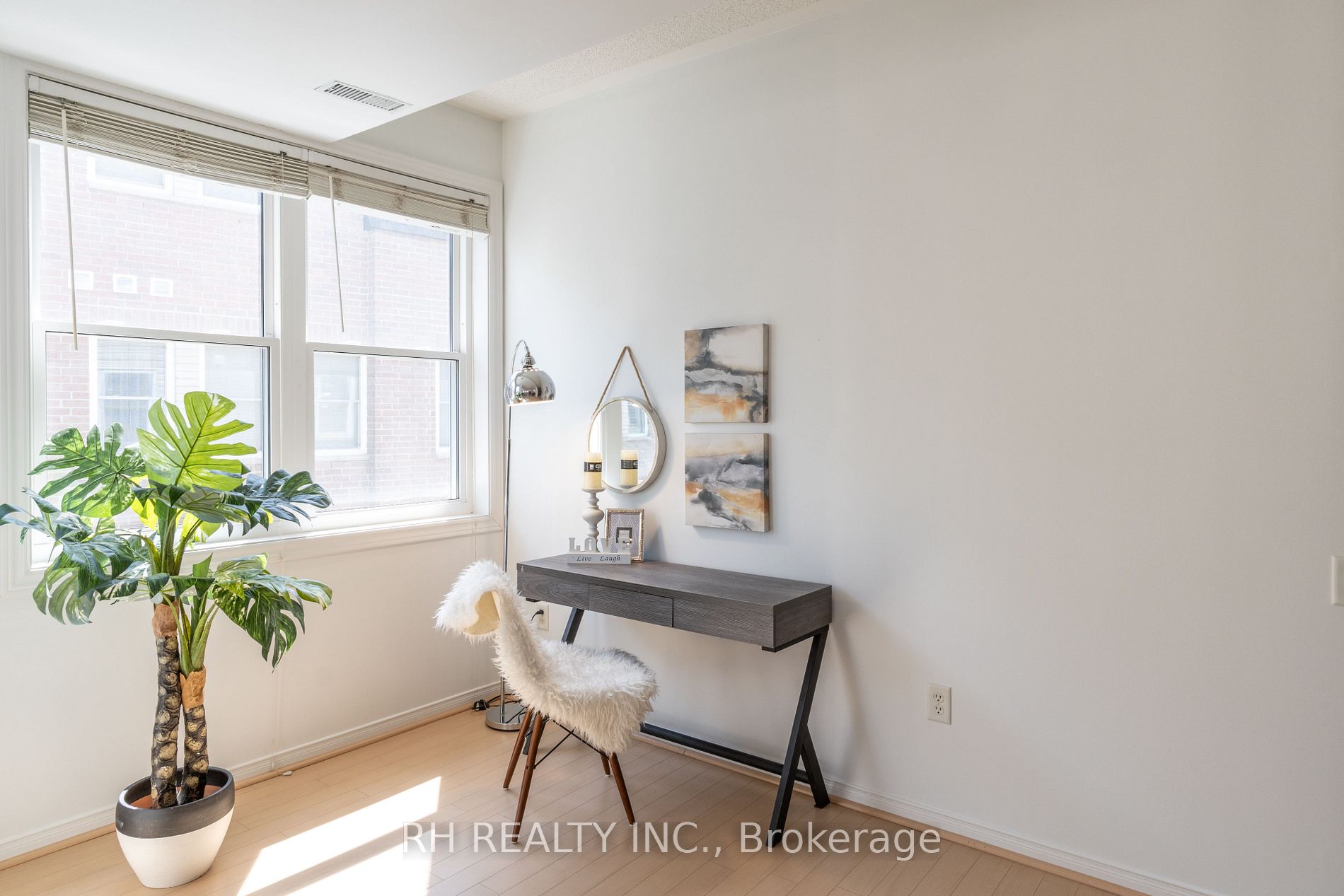 760 Lawrence Ave W, #90