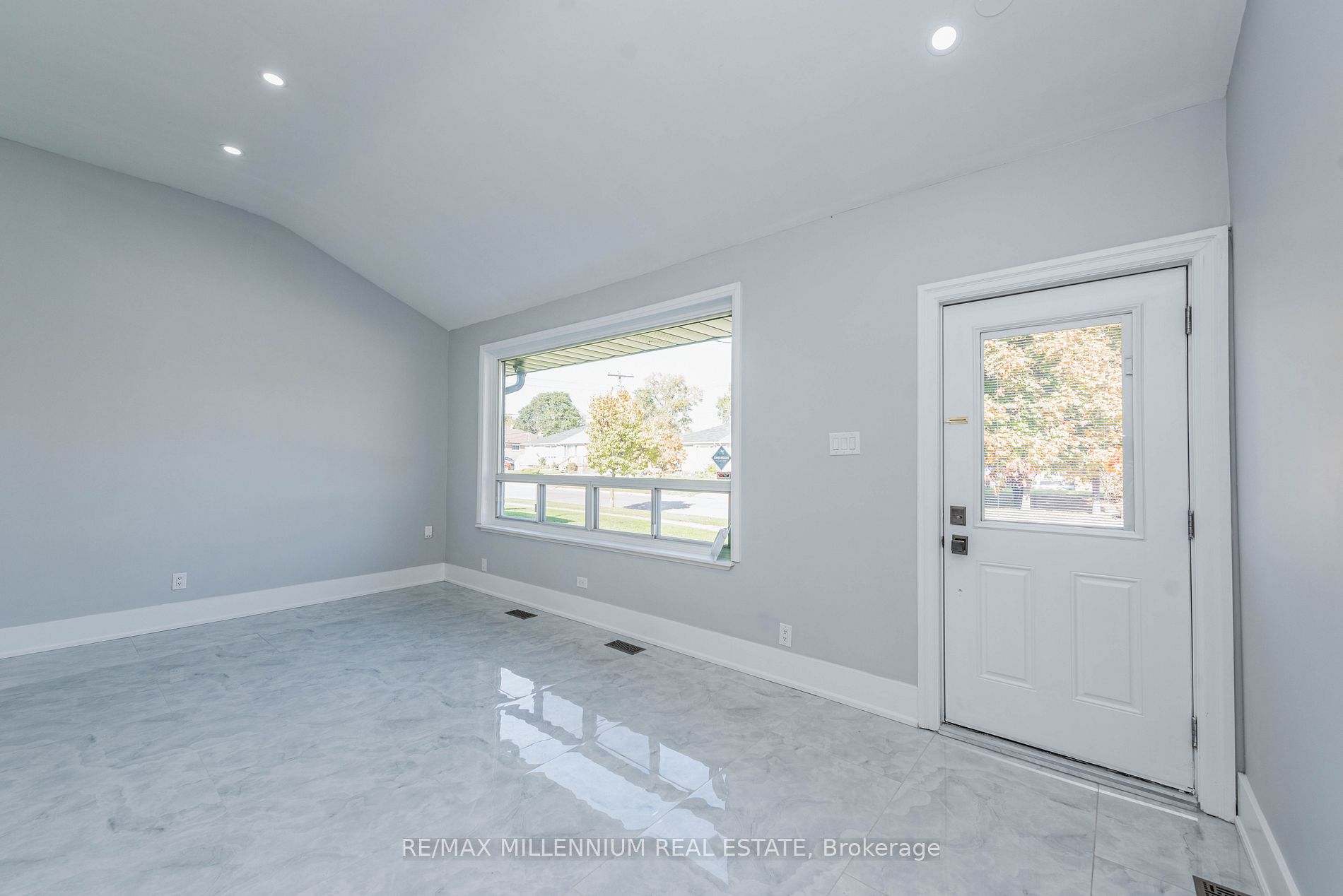 76 Raylawn Cres