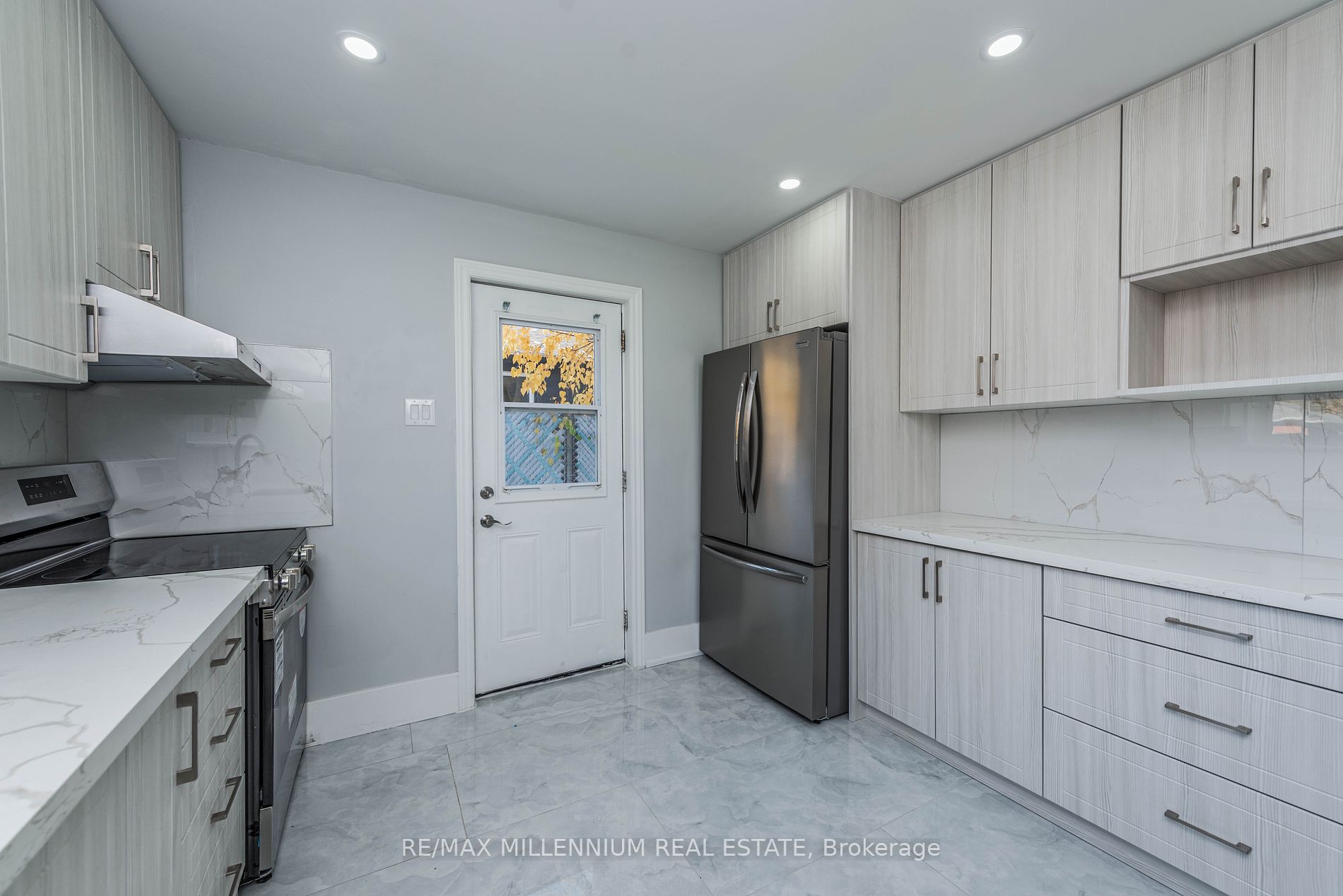 76 Raylawn Cres