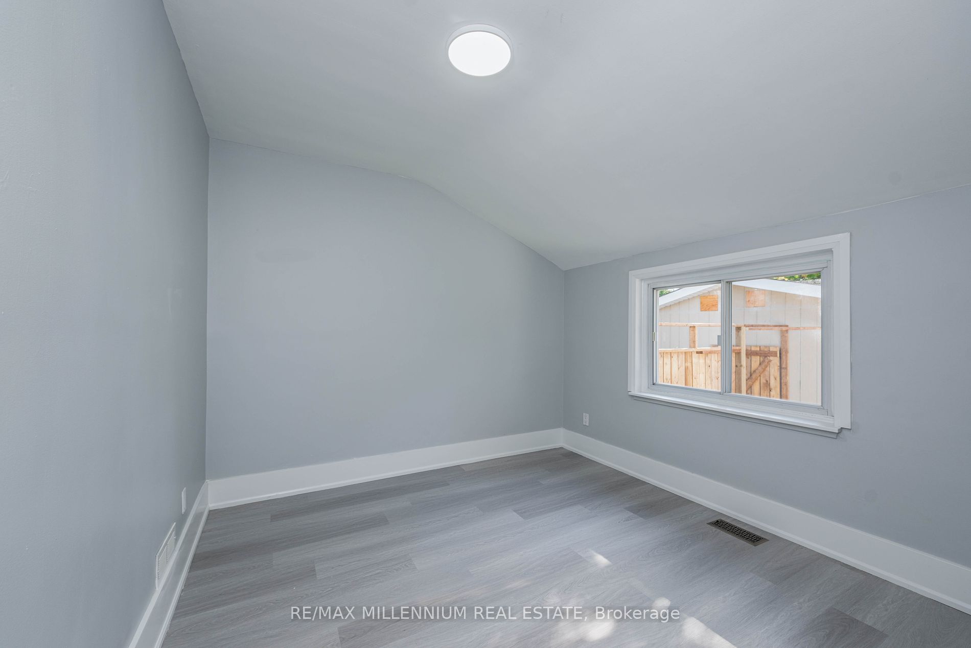 76 Raylawn Cres