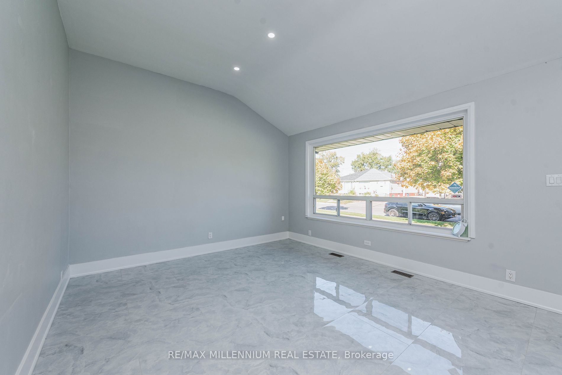 76 Raylawn Cres