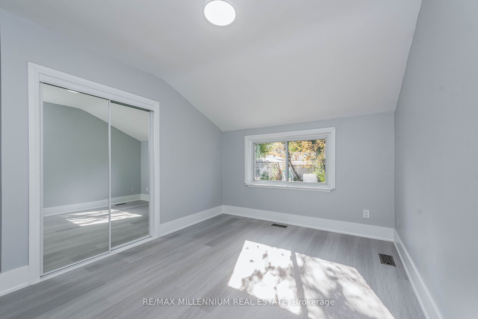 76 Raylawn Cres