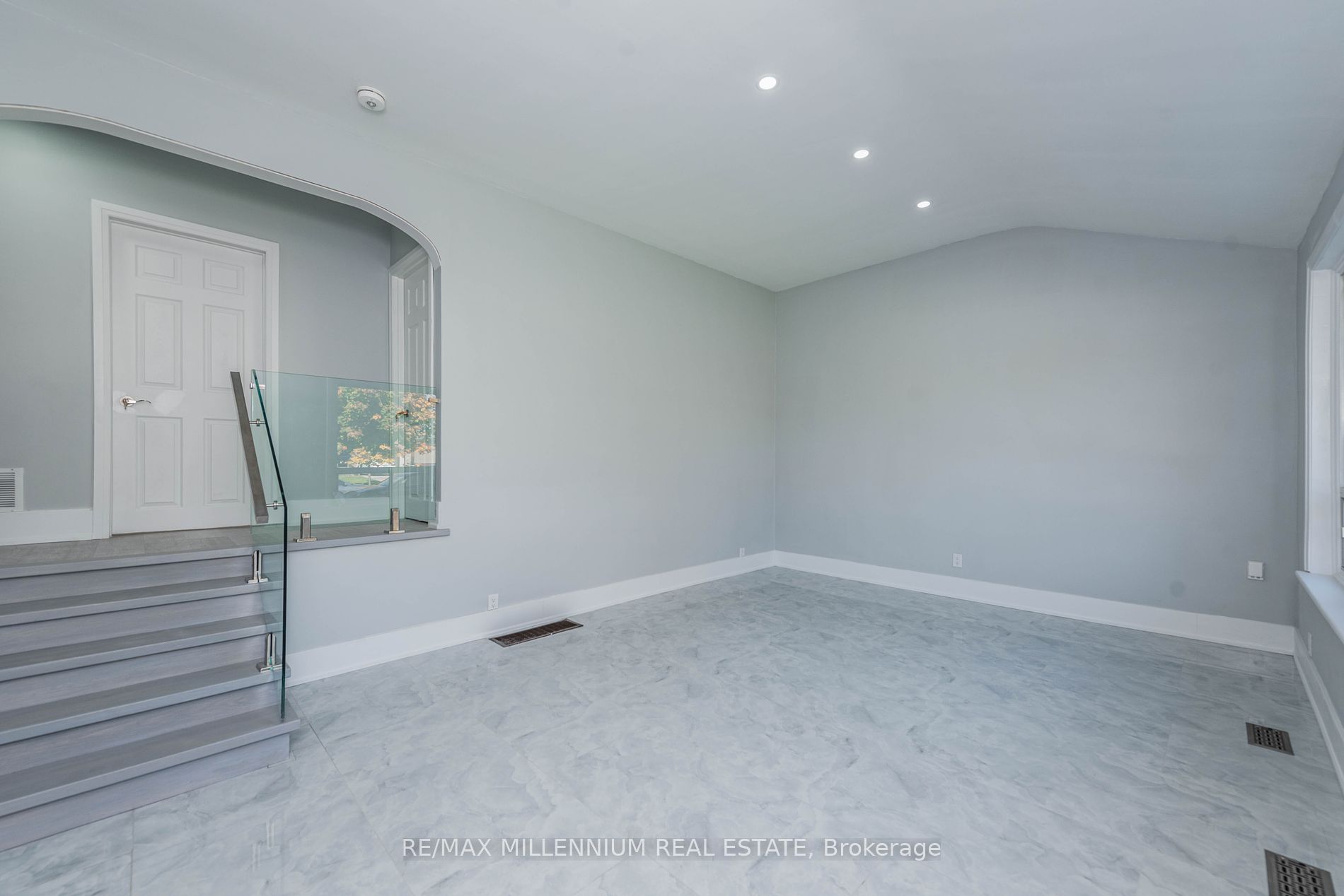 76 Raylawn Cres