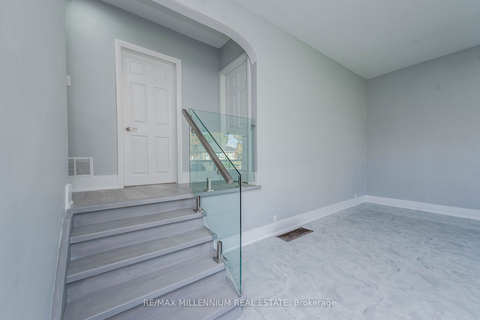 76 Raylawn Cres