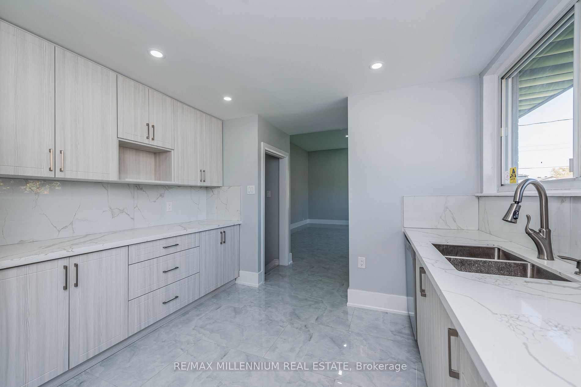 76 Raylawn Cres