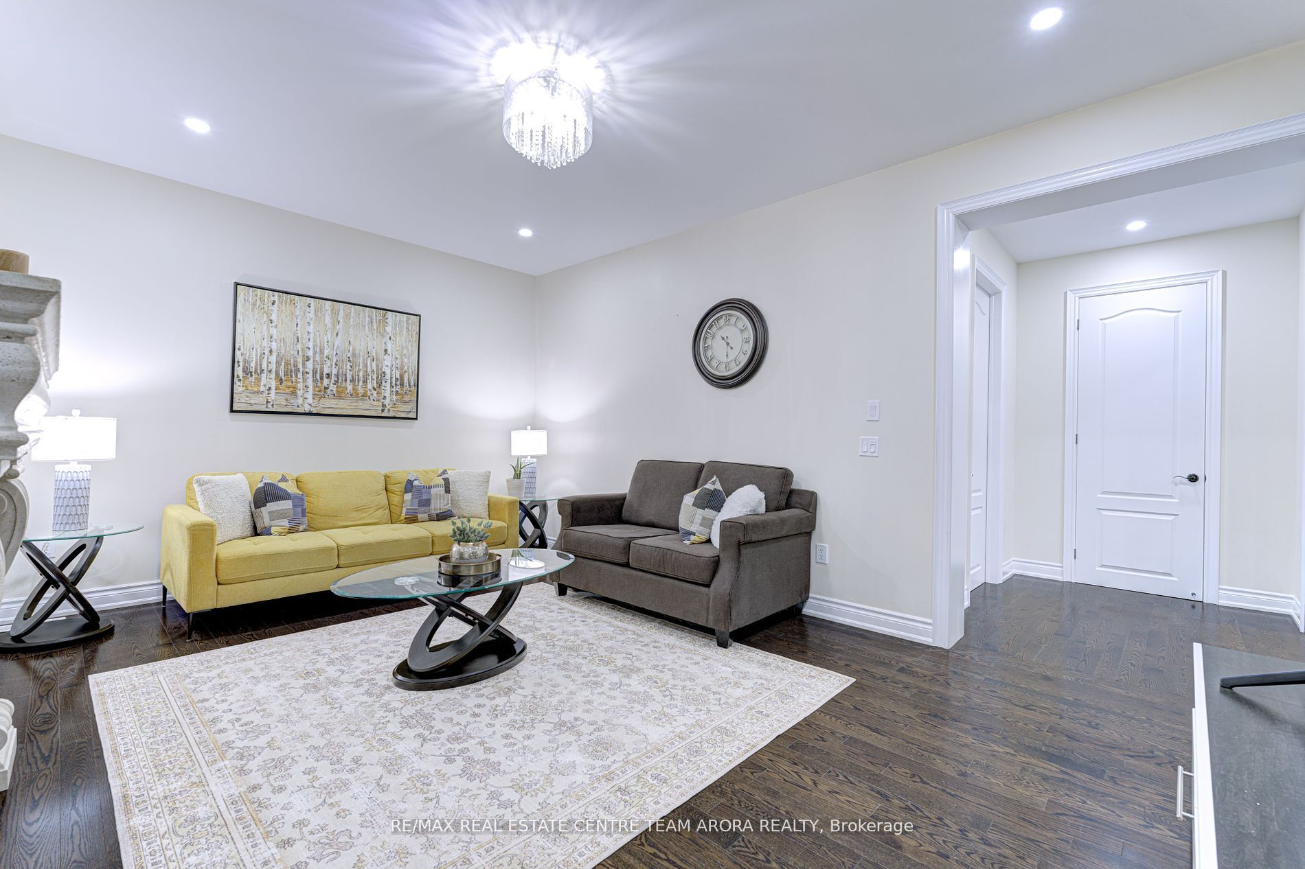 25 Ladbrook Cres