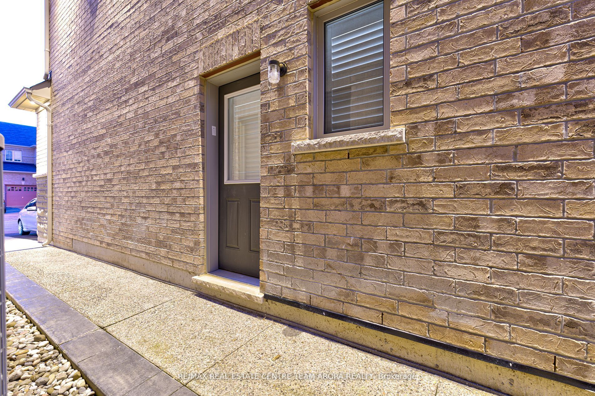 25 Ladbrook Cres