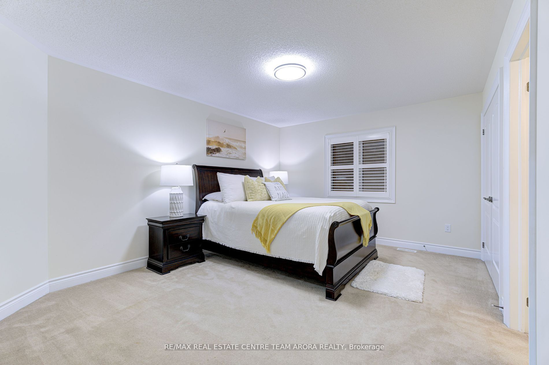 25 Ladbrook Cres