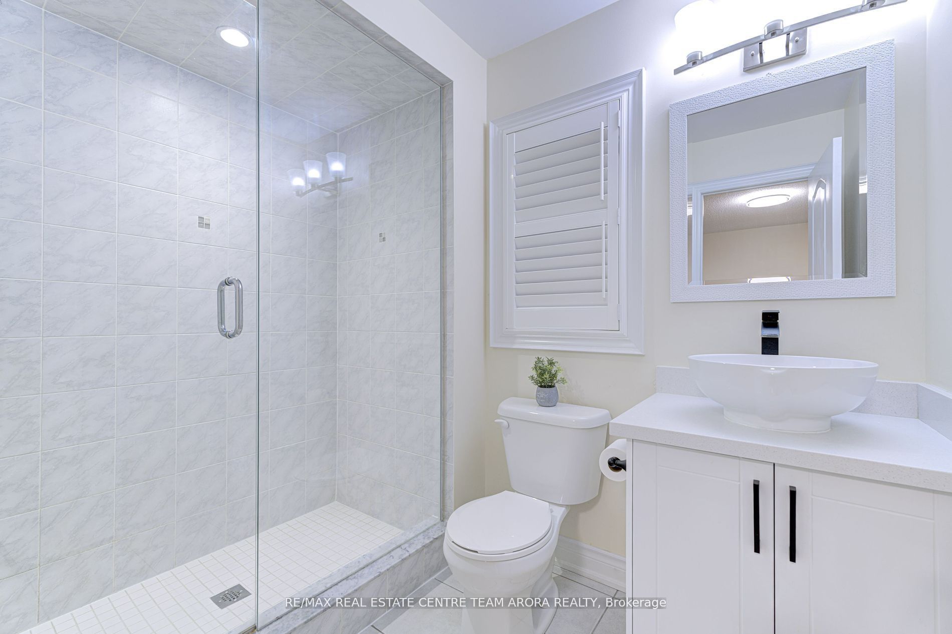 25 Ladbrook Cres