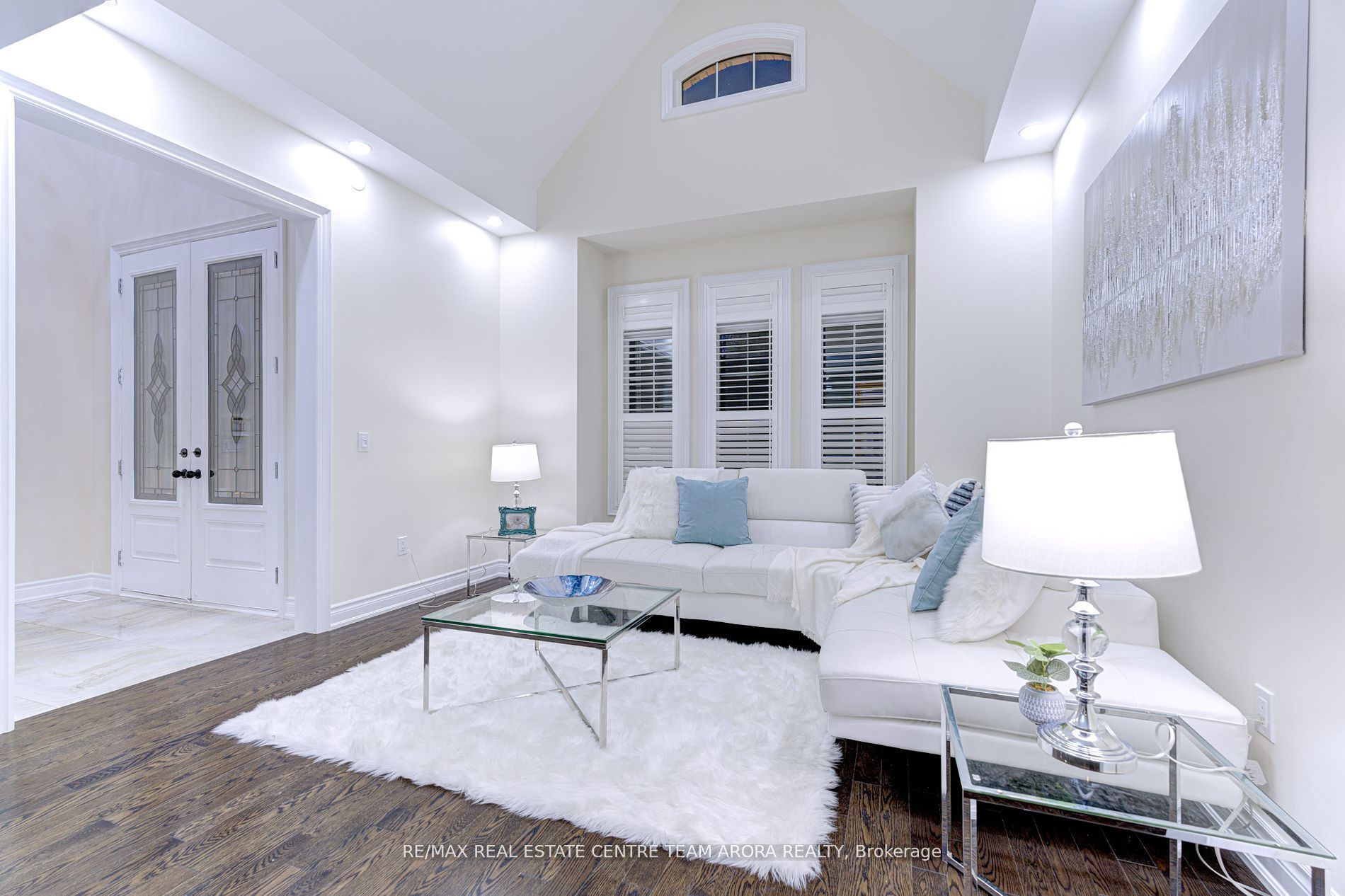 25 Ladbrook Cres