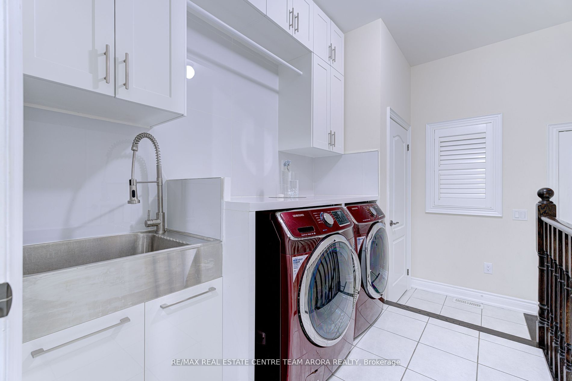 25 Ladbrook Cres