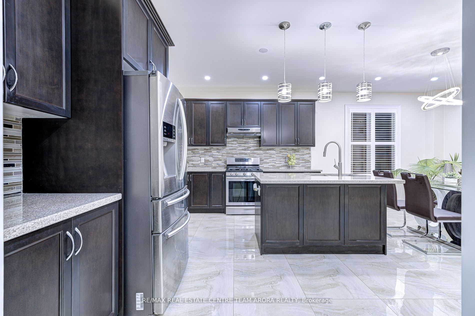 25 Ladbrook Cres