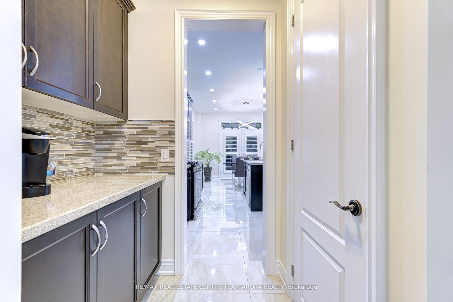 25 Ladbrook Cres